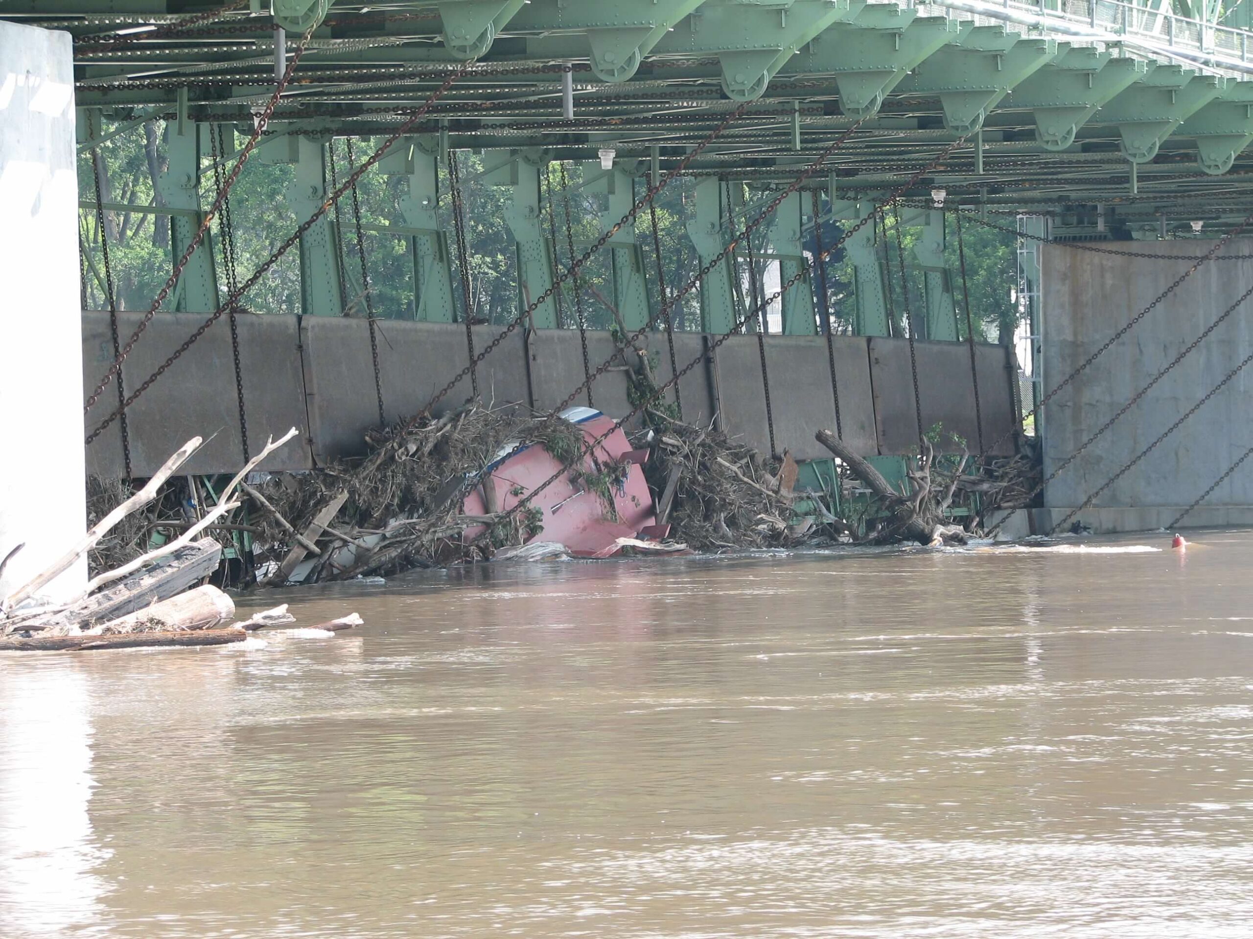 Photos of Erie Canal – Lock #10 still damaged 8-1-2006